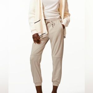NEW - ZARA Jogger Pants in ECRU (Size M)